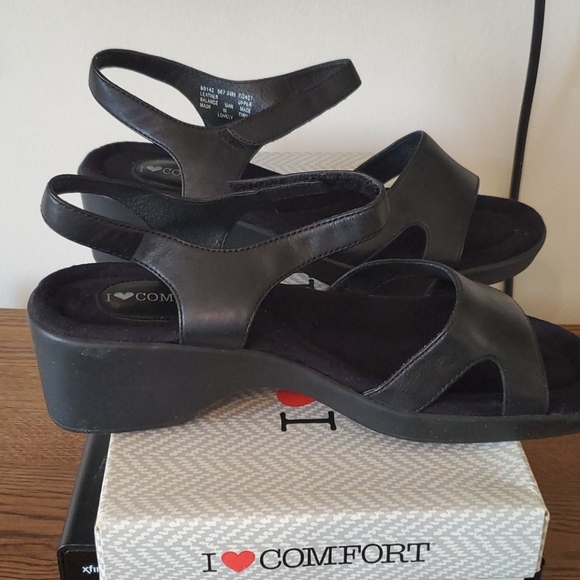 NWT Black Sandals - Picture 4 of 6